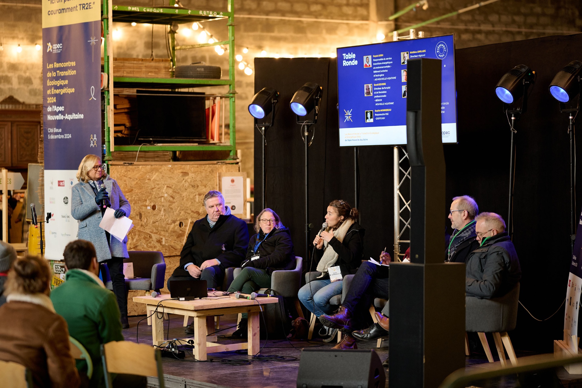 Table ronde d'expertes et d'experts lors des Rencontres de la TR2E à Bordeaux : décryptage des enjeux transition et emploi. - réalisé par Agence Kulte