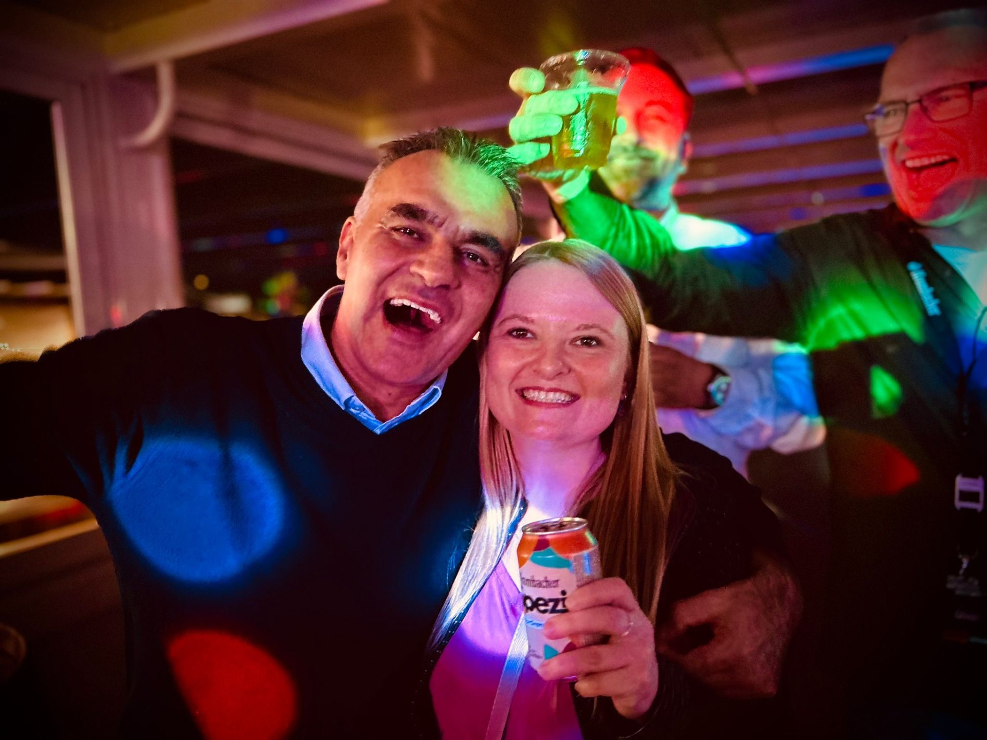 Soirée festive Krombacher sur la péniche Le Royale à Bordeaux : Brand Experience. - réalisé par Agence Kulte