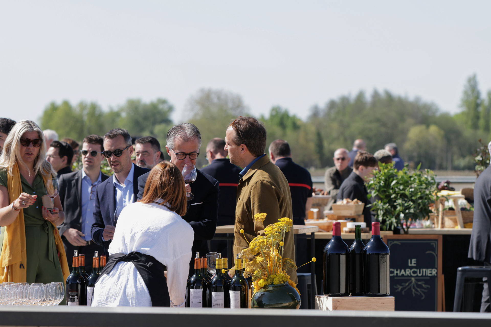 Cocktail apéritif lors de l'événement d'inauguration des chais des Vignobles de Larose — Dégustation professionnel·le·s du vin et partenaires - réalisé par Agence Kulte